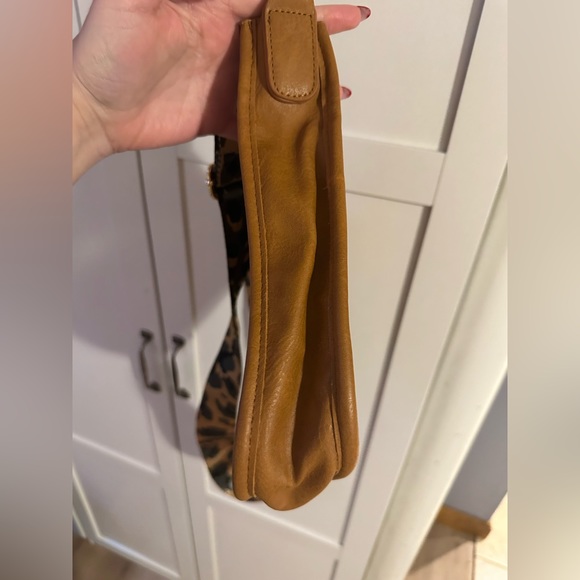 AHDORNED Medium Faux Crossbody Bag - Picture 11 of 11